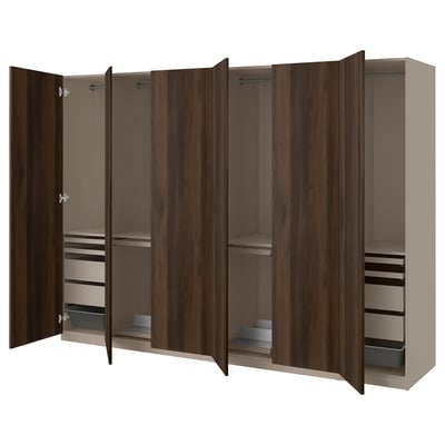 PAX-Kleiderschrank aus dunklem Holz mit mehreren Fächern und Regalen.