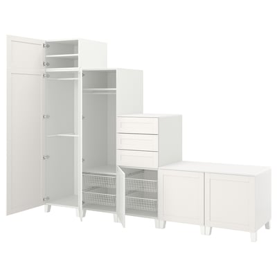 Weißes PLATSA-Aufbewahrungsset, bestehend aus Kleiderschrank, Truhe und Bank, alle mit klarem, minimalistischem Design.
