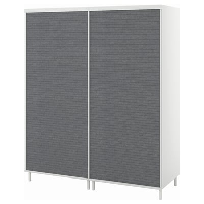 Moderner weißer PLATSA-Kleiderschrank, graue Doppelschiebetüren, rechteckiges, minimalistisches Design, verstellbare Füße.