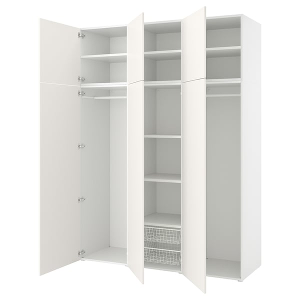 Weißer Aufbewahrungsschrank PLATSA: hoher, dreiteiliger Schrank mit Regalen und Hängestange, modernes, minimalistisches Design.