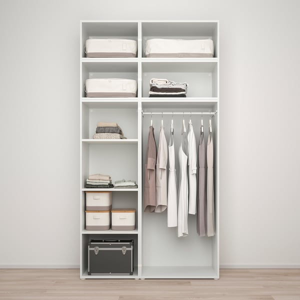 Moderne modulare Aufbewahrungseinheit mit Regalen, Hänge und Zubehör.