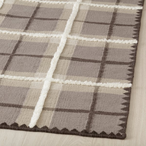 Teppich aus Schottenkaro-Wolle, handgewebt in Braun- und Grautönen, der hohe Handwerkskunst mit sichtbarer Textur und kompliziertem Muster zeigt.