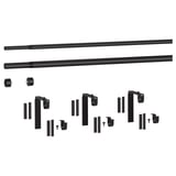 Schwarzes RÄCKA Gardinenstangen-Set, inkl. Teile und Halter, ordentlich ausgelegt.