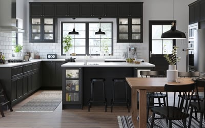 RANARP schwarze Pendelleuchte. Schlankes Design mit Stahl und pulverbeschichteter Oberfläche.