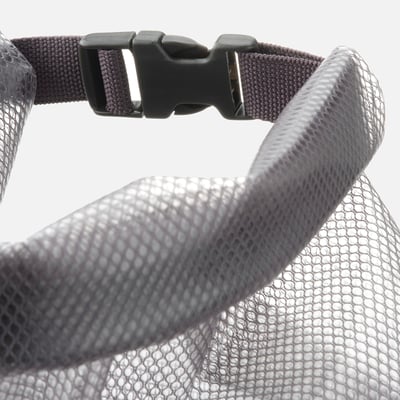 Eine graue RENSARE Netztasche mit wasserdichter Oberseite, faltbarem und sicherem Griff mit Schnappriemen.