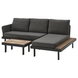Modernes schwarzes Sektionssofa für den Außenbereich mit schlankem, eckigem Design, bestehend aus einem Sofa, einer Ottomane und einem Couchtisch mit Holzlatten.