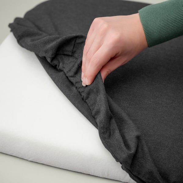 SKOGSTA / RAMSNÄS Tisch und 4 Stühle, Akazie schwarz/anthrazit Vissle dunkelgrau, 120 cm