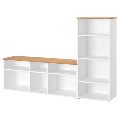 SKRUVBY weiße TV-Bank und Bücherregal, minimalistisches Design, helle Holzplatte, offene Regale, moderne und saubere Aufbewahrung.