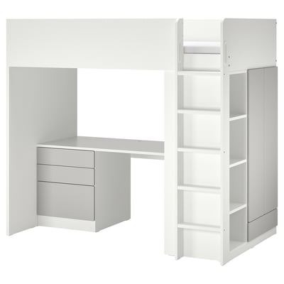 Ein weißes Hochbett-Set von ikea SMÅSTAD mit Schreibtisch, Kleiderschrank und Regalen.
