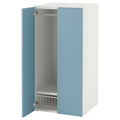 SMÅSTAD Kleiderschrank, hellblau, weiße Platte, verstellbare Regale, Soft-Close-Türen, Stahlbeschläge.