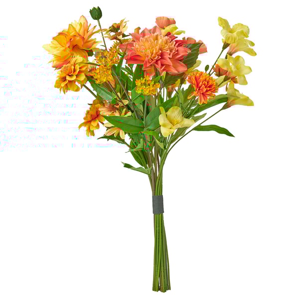 SMYCKA-Strauß: leuchtend orange-gelbe Blüten, grüne Blätter, recycelte Materialien.