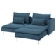 Blaues Sofa SÖDERHAMN, L-förmig, stoffbezogen mit Metallbeinen.