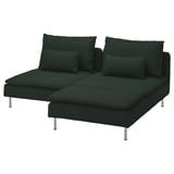 Ein dunkelgrünes SÖDERHAMN-Sektionssofa mit Metallbeinen und Plüschkissen.