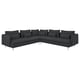 Dunkelgraues L-förmiges Sofa mit 8 Kissen, schlanken Metallbeinen und Plüschpolsterung.
