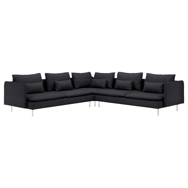 Ein dunkelgraues SÖDERHAMN Ecksofa mit schlanken Beinen und zahlreichen Kissen, das ein modernes, gemütliches Design bietet.