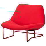 Leuchtend roter SOTENÄS-Sessel, modernes Design, rotes Metallgestell, bequemer, gepolsterter Sitz und Rückenlehne.
