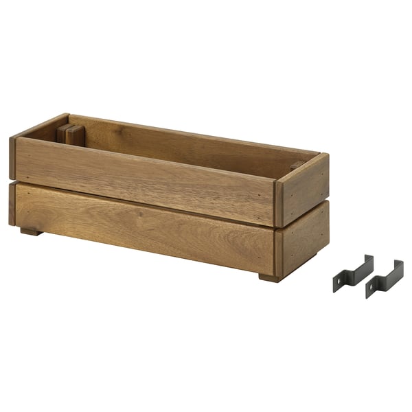 Ein STJÄRNANIS Blumenkasten aus Holz, naturfarben, rechteckige Form, mit Metallhalterungen zum Aufhängen. Hergestellt aus strapazierfähigem Akazienholz.