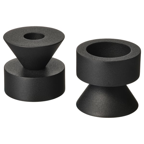 Zwei schwarze, wendbare Kerzenständer aus stabilem Metall, eine Seite für hohe Kerzen, die andere für Teelichter.