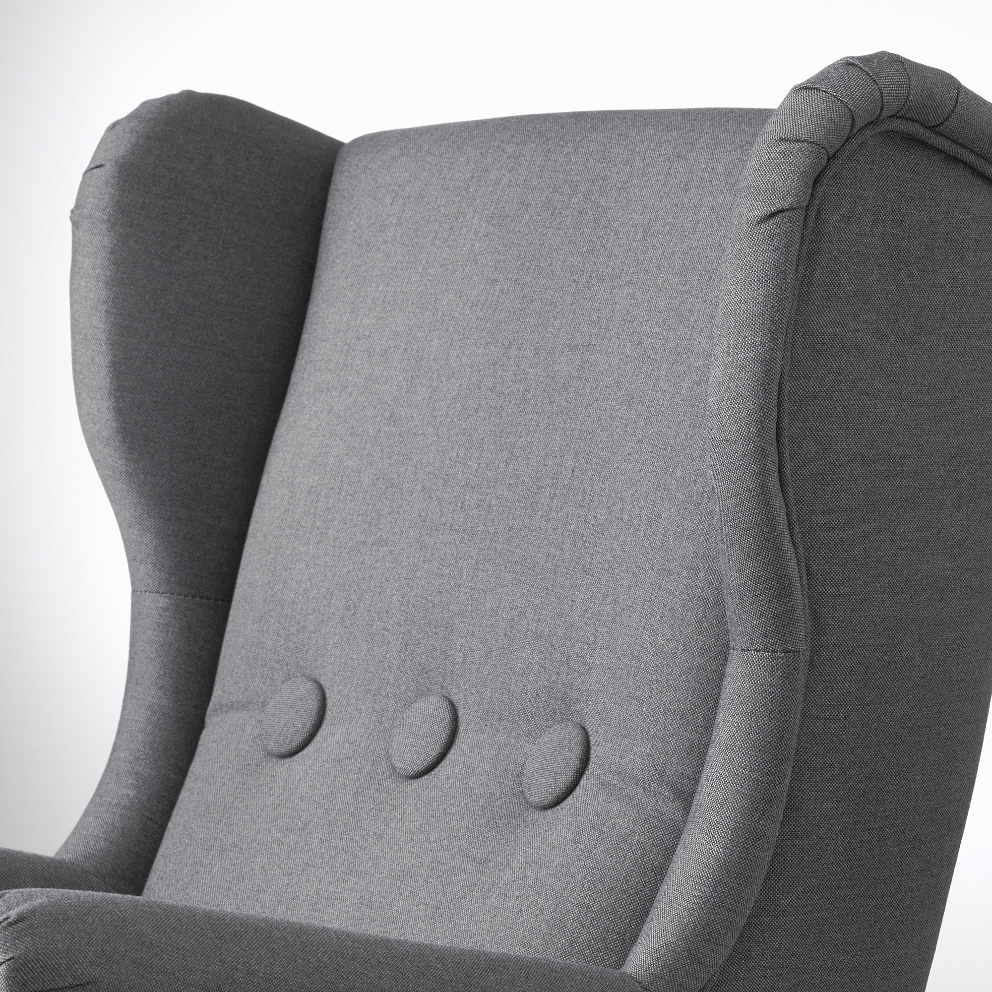 Kuscheliger grauer Kindersessel, hohe Rückenlehne, Plüschstoff, robustes Design.