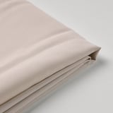 Ein ordentlich gefalteter, beigefarbener Stoff. Es scheint von hoher Qualität zu sein, mit einer glatten Textur und gleichmäßigen Nähten, die für ein Sonnenschirmdach konzipiert sind.
