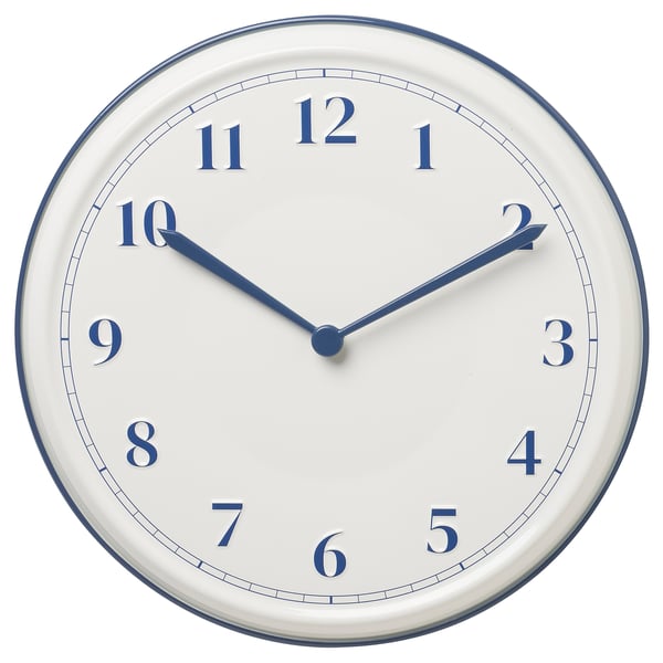 Blaue klassische Wanduhr mit weißem Zifferblatt und Zahlen, runder Form, leisem Quarzwerk.