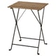 Ein TÄRNÖ Outdoor-Tisch mit Holzplatte und schwarzen Metallbeinen, faltbares Design.