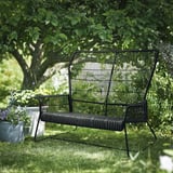 TALLSKÄR schwarzer Garten-Zweisitzer, modernes Korbdesign mit Komfort. Klein, passt unter großen Baum.