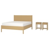 Minimalistisches Bett aus hellem Holz und Nachttische; Schlichtes, elegantes Design. Honig-Finish, klare Linien, langlebig.