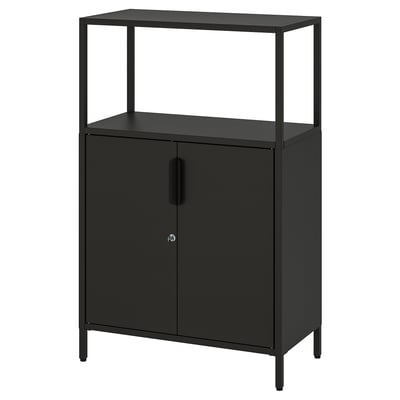 Schwarzer Metallschrank mit zwei Türen, verstellbaren Füßen und einem oberen Regal. Modernes, minimalistisches Design.
