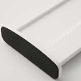 Weißer Behälter mit schwarz gepolsterter Trennwand. Teil des Schubladen-Ordnungssystems. Hochwertige ABS-Kunststoff- und EVA-Polsterung.