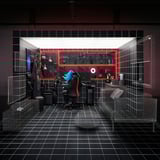 Moderner Technikraum mit digitalem Raster, blauhaarigem Avatar, der am Schreibtisch mit mehreren Bildschirmen sitzt, schwarzer und roter Beleuchtung und Regalen voller Gadgets.