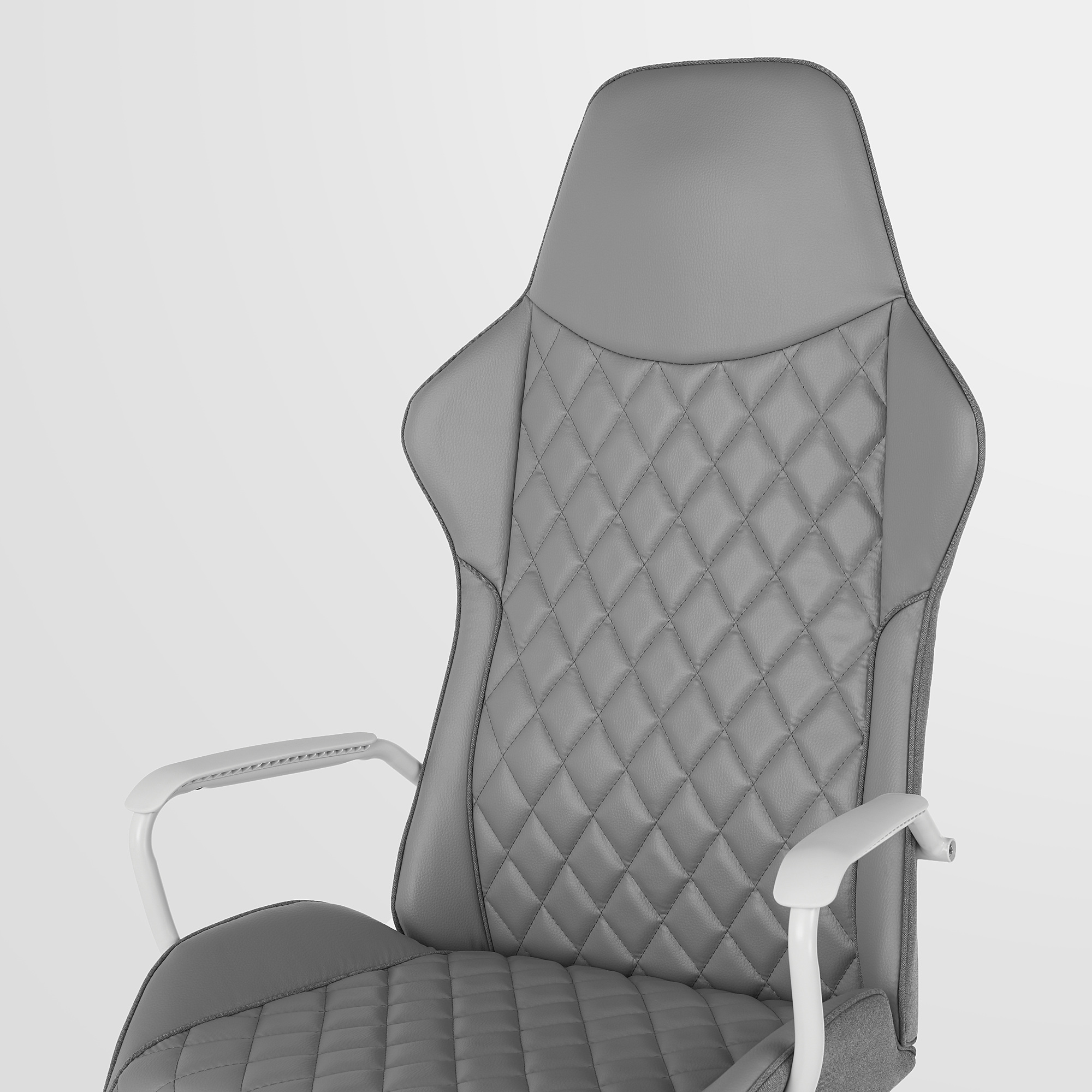 Hochwertiger Gaming-Stuhl mit gestepptem grauem Stoff, ergonomischem Design und stabilen Armlehnen.