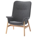 Moderner grauer Sessel mit hoher Rückenlehne, geschwungenen Linien, Holzbeinen. Elegantes und komfortables Design.