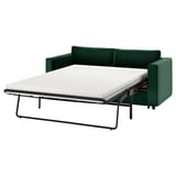 Dunkelgrünes gepolstertes Schlafsofa mit Metallrahmen, Rückenkissen und ausziehbarer Matratze.