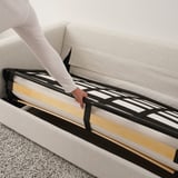 Anpassen der Stützlatten des VIMLE Schlafsofas für ein bequemes Bett.