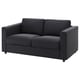 Ein dunkelgraues 2-Sitzer-Schlafsofa aus DOMLE-Stoff. Das schlanke, moderne Design umfasst zwei Sitzkissen und Rückenkissen mit einer kindersicheren Struktur mit Reißverschluss.
