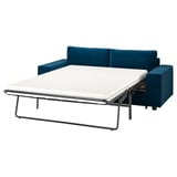 Blaues VIMLE Schlafsofa mit weißer Matratze.