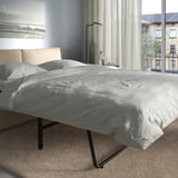 Modernes graues Schlafsofa mit dicker, bequemer Matratze; Lässt sich leicht zum Schlafen umwandeln.