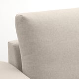 Nahaufnahme eines weichen, beigen Sofas mit weichem Stoff und robuster Konstruktion.