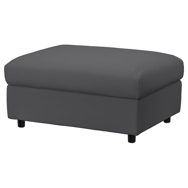 Moderner Hocker aus grauem Stoff; quadratische Sitzfläche, abgerundete Kanten, vier schwarze Füße.