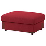 Roter VIMLE Fußhocker, rechteckig, gepolstert, vier Holzbeine.
