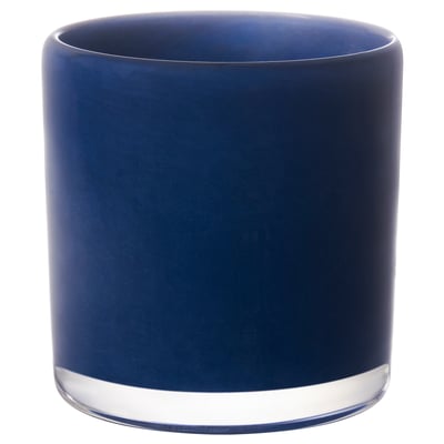 VINDSTILLA: dunkelblauer Kerzenhalter aus Glas. Zylindrisch mit dekorativen Mustern.