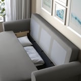 Schlafsofa mit leicht umwandelbarer Rückenlehne, Stauraum und gemütlichen Kissen.