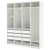 Offene Kleiderschränke