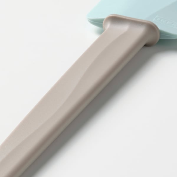 Light blue spatula with beige handle, designed for easy use and no-mess support.