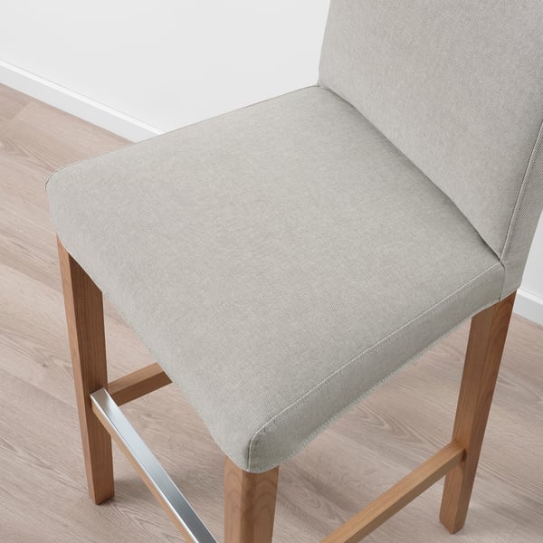 Metal legs, cushioned seat, washable grey fabric for easy maintenance and modern design.
