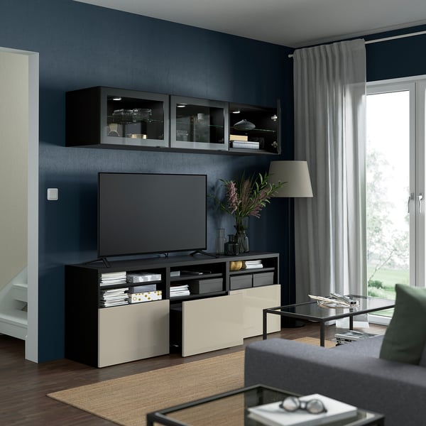 Modern living room with BESTÅ tv unit, adjustable shelves, & decorations.