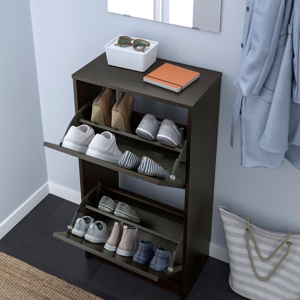 Shoe cabinet with 8 pairs, adjustable shelves.