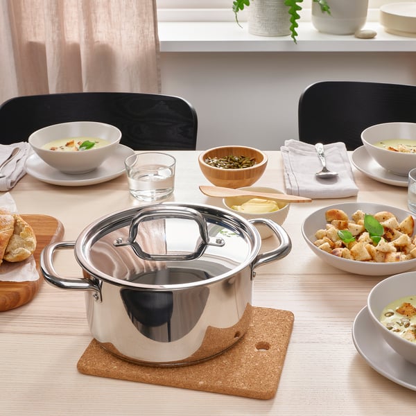 Secure pots and dishes. Cork material for stability. Adjustable size for various sizes of cookware.