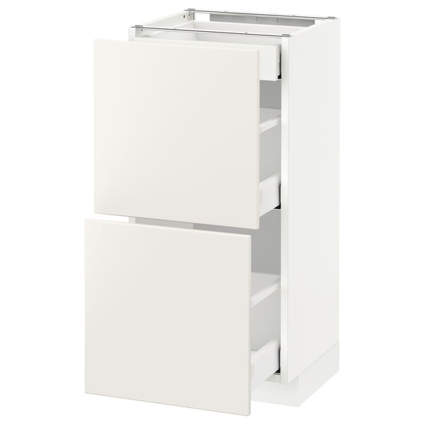 White METOD kitchen cabinet with veddinge smooth, clean fronts.